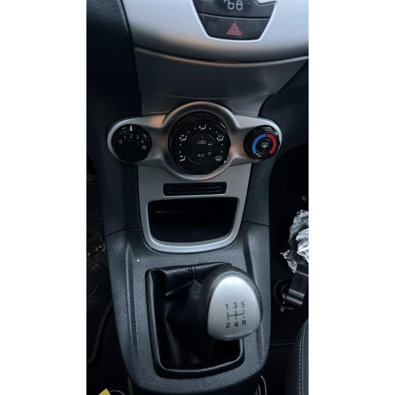 Vitre avant gauche FORD FIESTA 6 Photo n°6