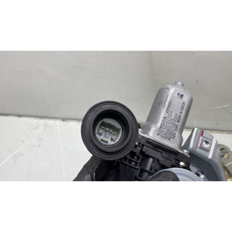 Leve vitre electrique avant droit TOYOTA YARIS 3 Photo n°3