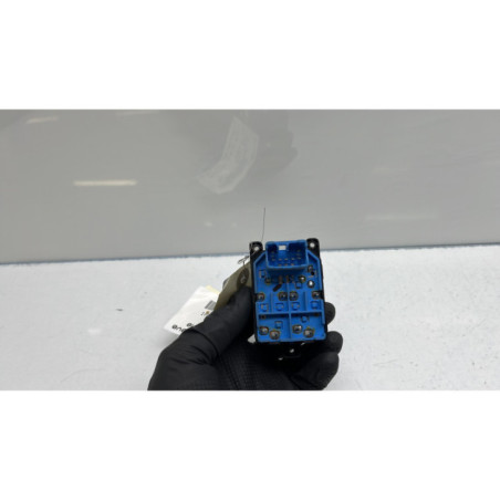 Interrupteur de leve vitre avant gauche KIA PICANTO 1