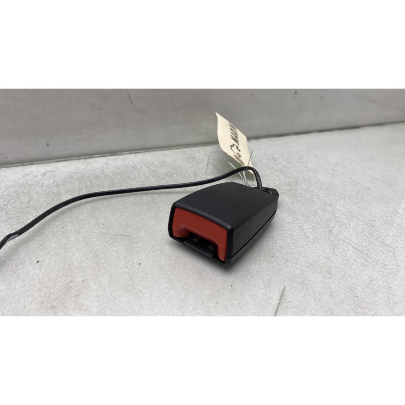 Attache ceinture arriere gauche AUDI TT 3 Photo n°1