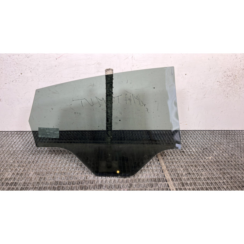 Vitre arriere gauche FORD FIESTA 6 Photo n°4