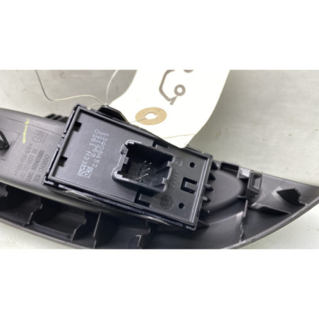 Interrupteur de leve vitre arriere droit OPEL ASTRA K