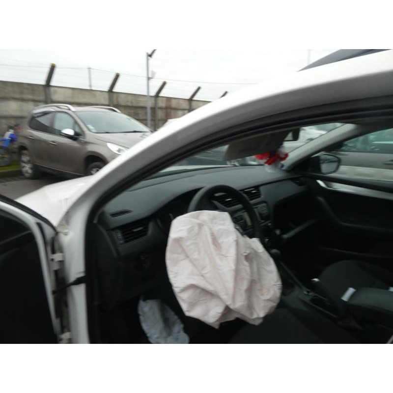 Verin de coffre SKODA OCTAVIA 3 Photo n°13