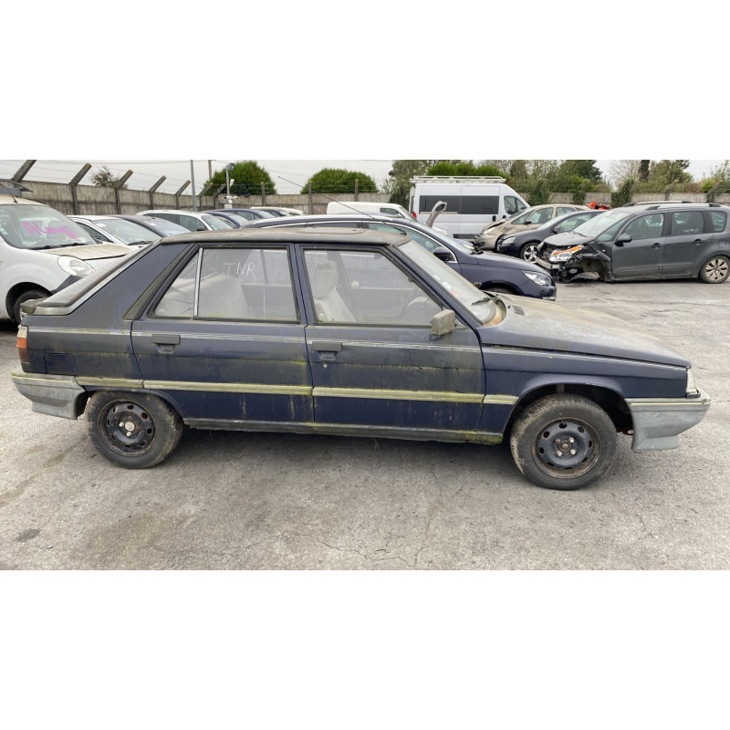 Bouton de warning RENAULT R11 Photo n°10