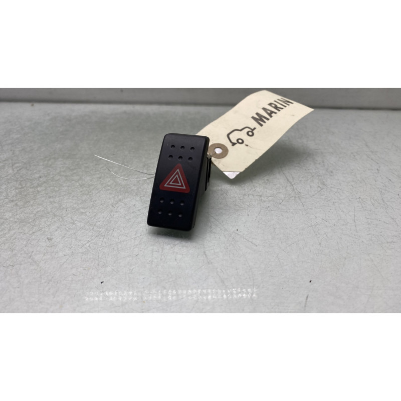 Bouton de warning SUZUKI SWIFT 3 Photo n°1