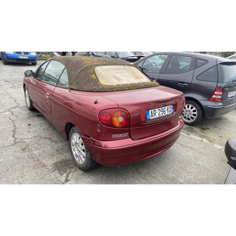 Porte avant droit RENAULT MEGANE 1 Photo n°9