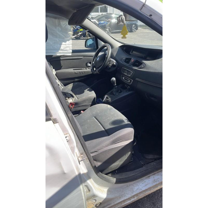 Feu arriere principal gauche (feux) RENAULT SCENIC 3 Photo n°9