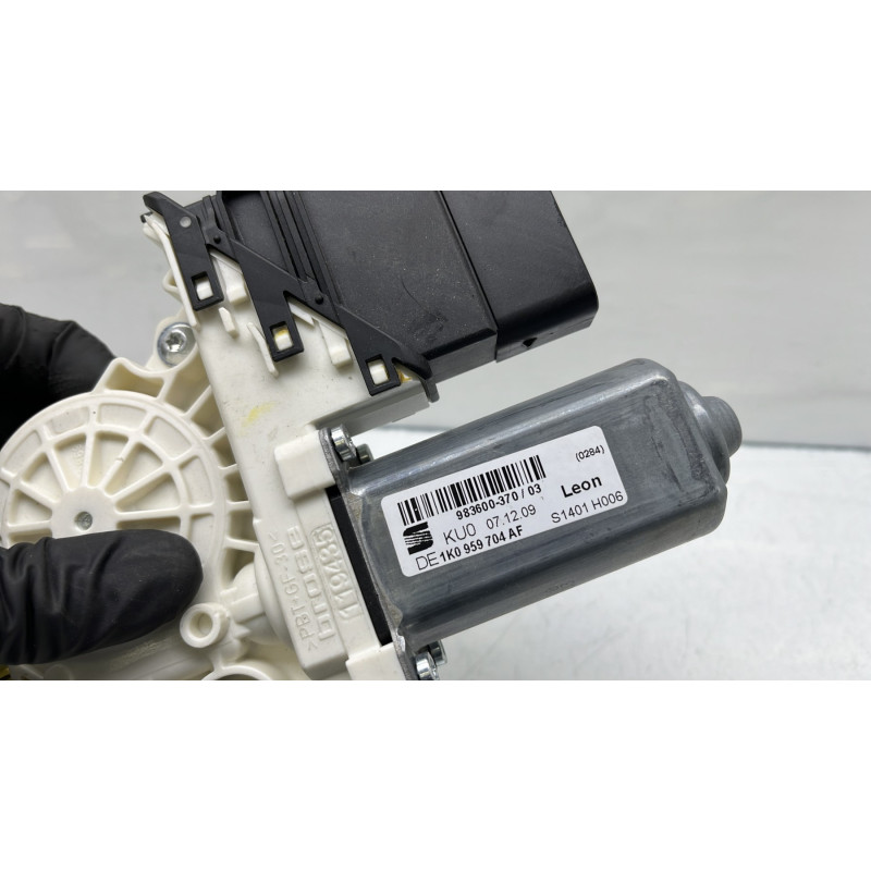 Leve vitre electrique arriere droit SEAT LEON 2 Photo n°5