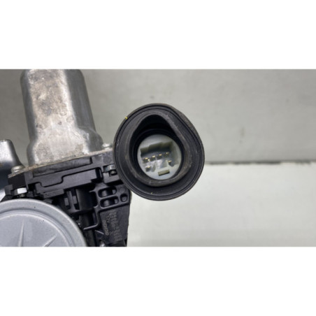 Leve vitre electrique avant gauche SUZUKI SWIFT 3