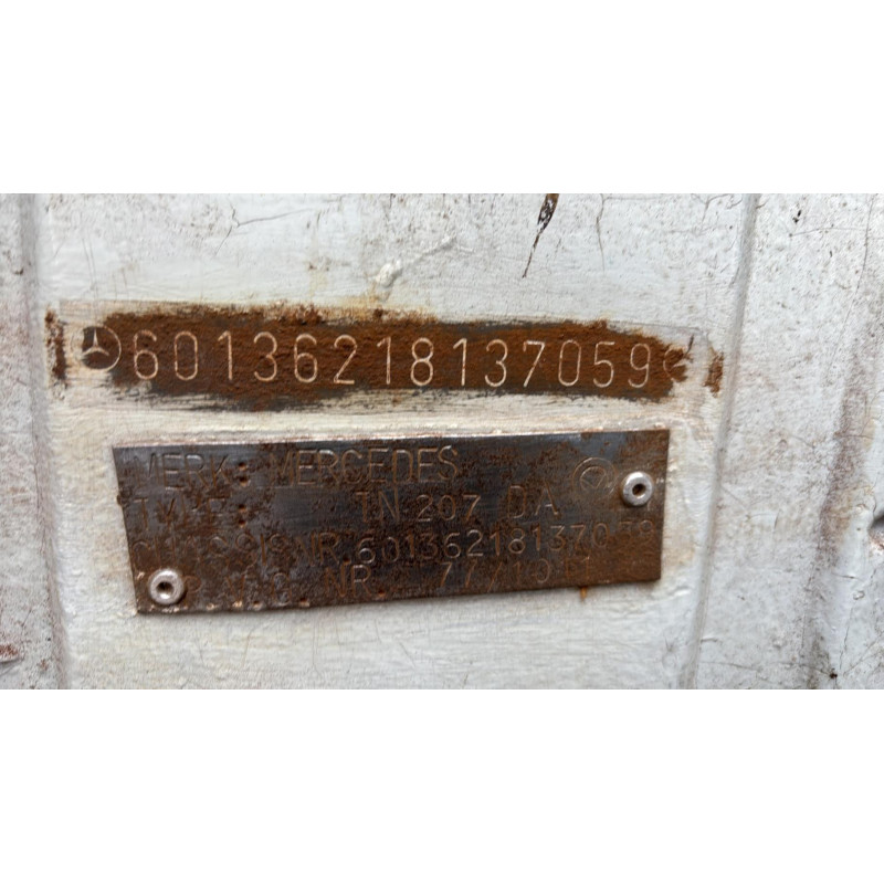 Calandre MERCEDES SERIE L 601 Photo n°5