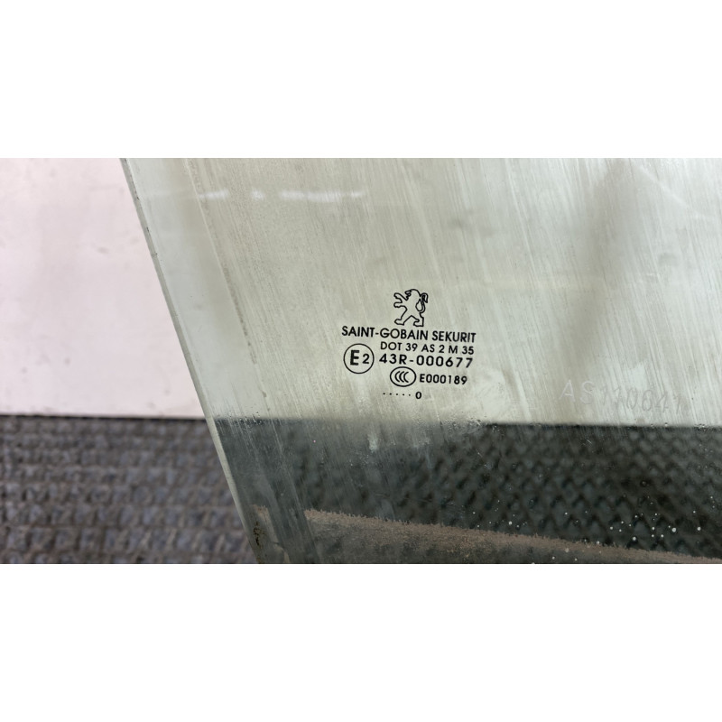 Vitre avant droit PEUGEOT 308 1 Photo n°4