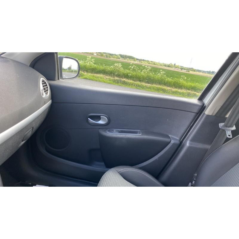Boitier UCH RENAULT CLIO 3 Photo n°8