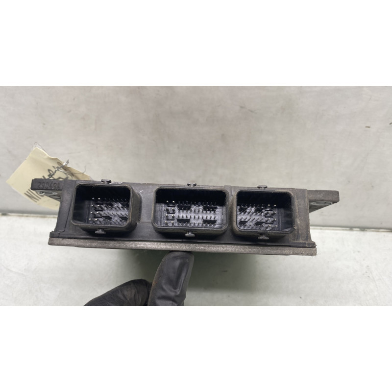 Calculateur moteur RENAULT CLIO 3 Photo n°3