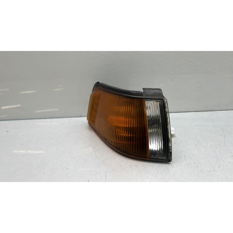 Optique avant secondaire droit (feux)(clignotant) MAZDA 323 4 Photo n°1