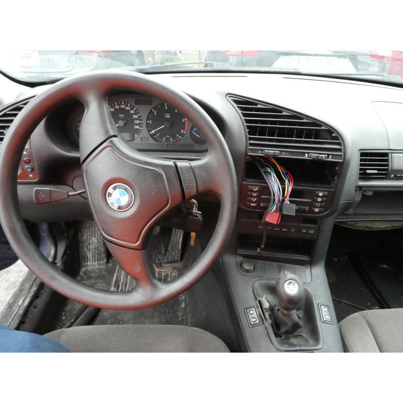 Pare choc arriere BMW SERIE 3 E36 Photo n°11