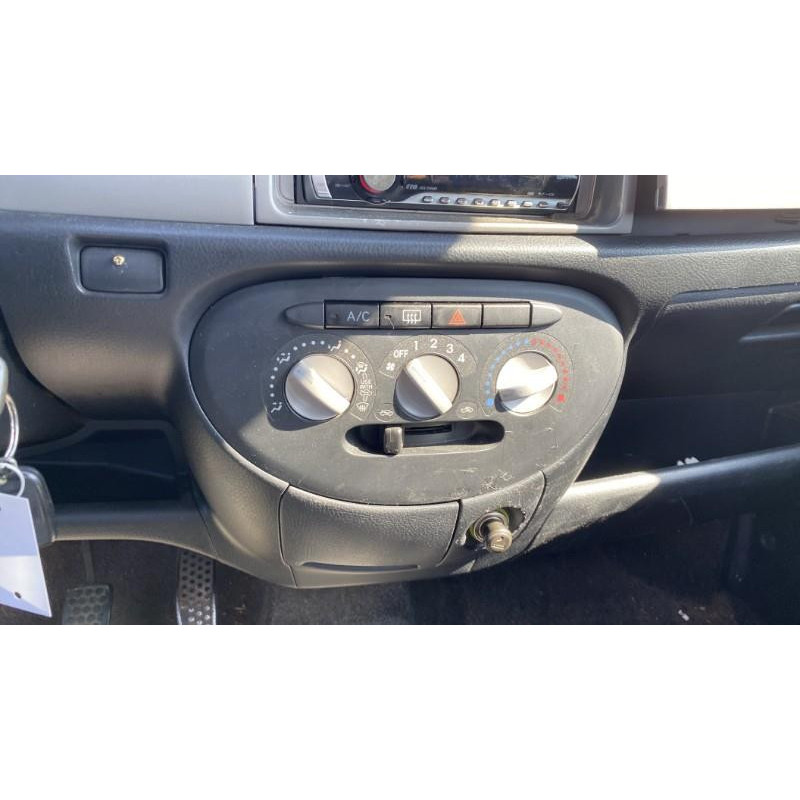 Porte avant droit DAIHATSU TREVIS Photo n°16