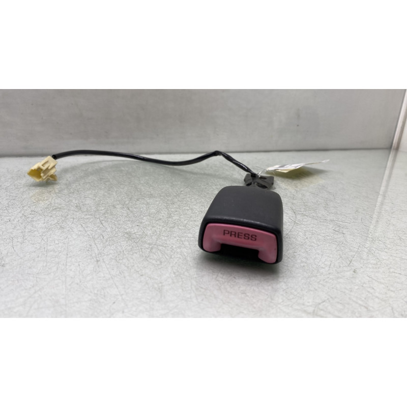 Attache ceinture avant gauche DAIHATSU TREVIS Photo n°2