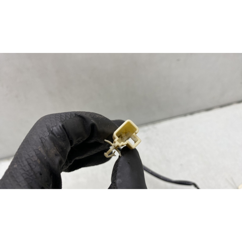 Attache ceinture avant gauche DAIHATSU TREVIS Photo n°3