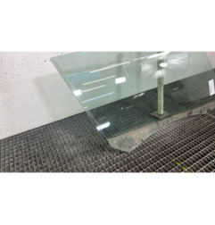 Vitre avant droit PEUGEOT 208 1