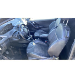 Vitre avant droit PEUGEOT 208 1
