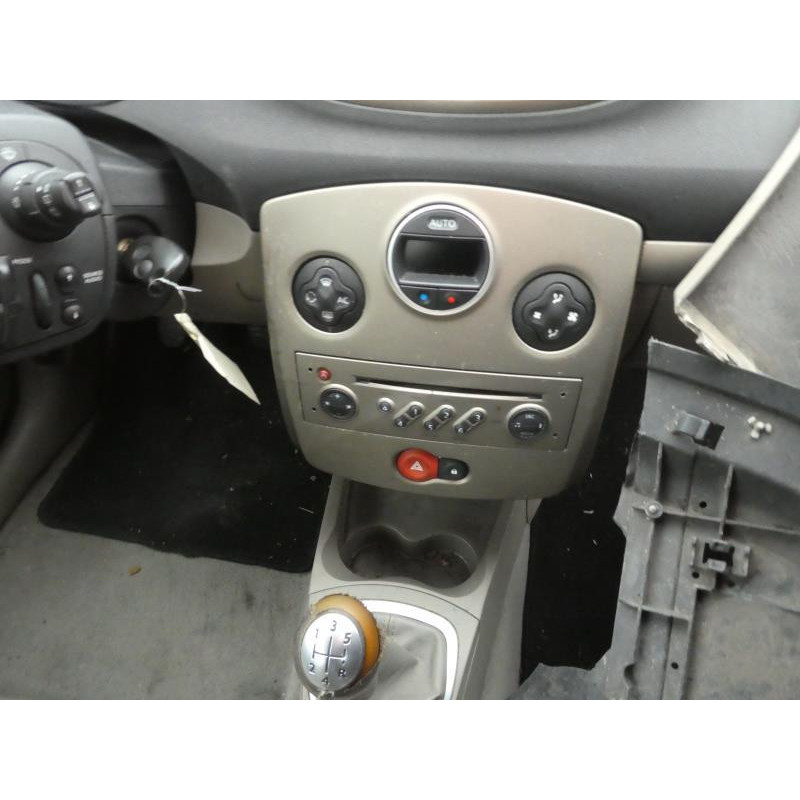 Porte arriere gauche RENAULT CLIO 3 Photo n°12