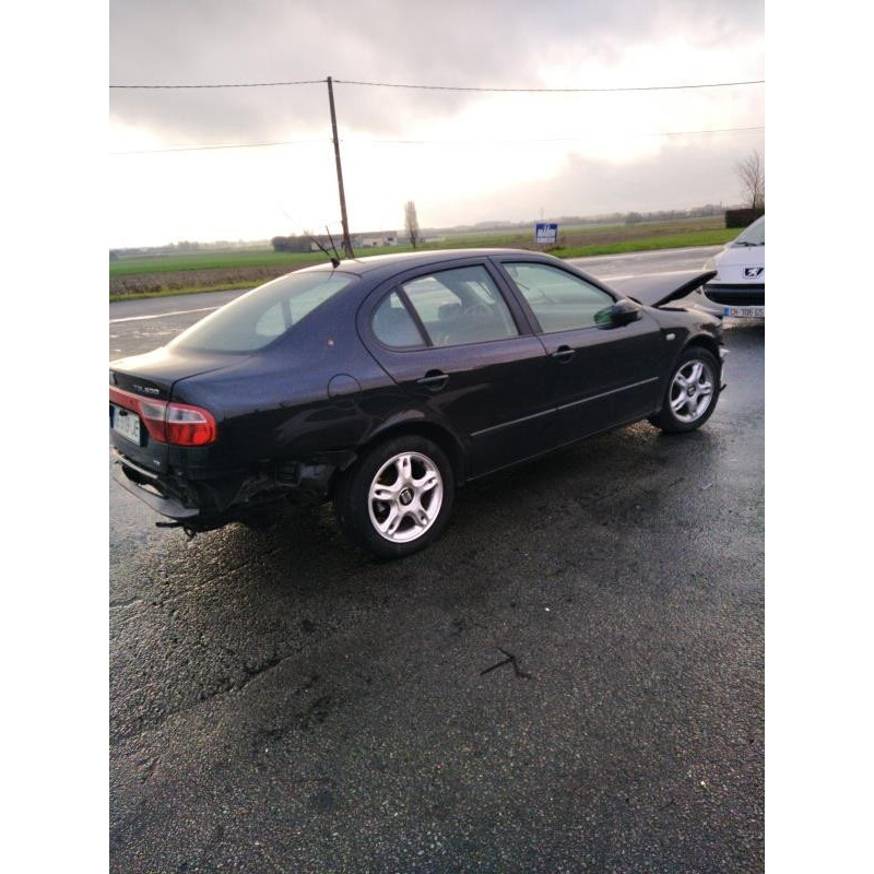 Feu arriere principal gauche (feux) SEAT TOLEDO 2 Photo n°13
