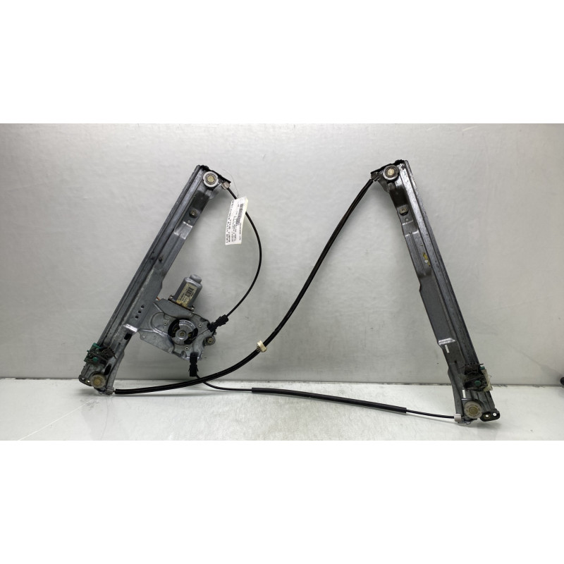 Leve vitre electrique avant droit RENAULT CLIO 3 Photo n°1