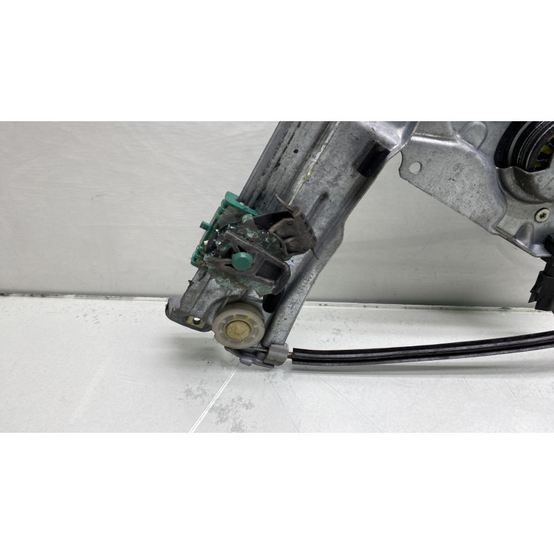 Leve vitre electrique avant droit RENAULT CLIO 3 Photo n°6