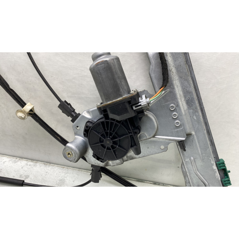 Leve vitre electrique avant droit RENAULT CLIO 3 Photo n°8
