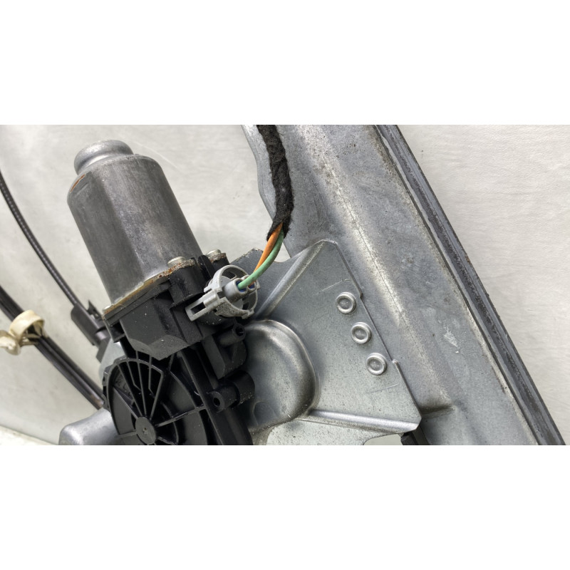 Leve vitre electrique avant droit RENAULT CLIO 3 Photo n°9
