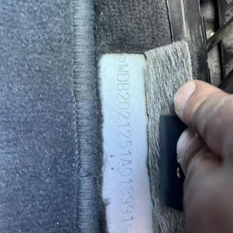 Attache ceinture avant gauche MERCEDES CLASSE C 202 Photo n°9