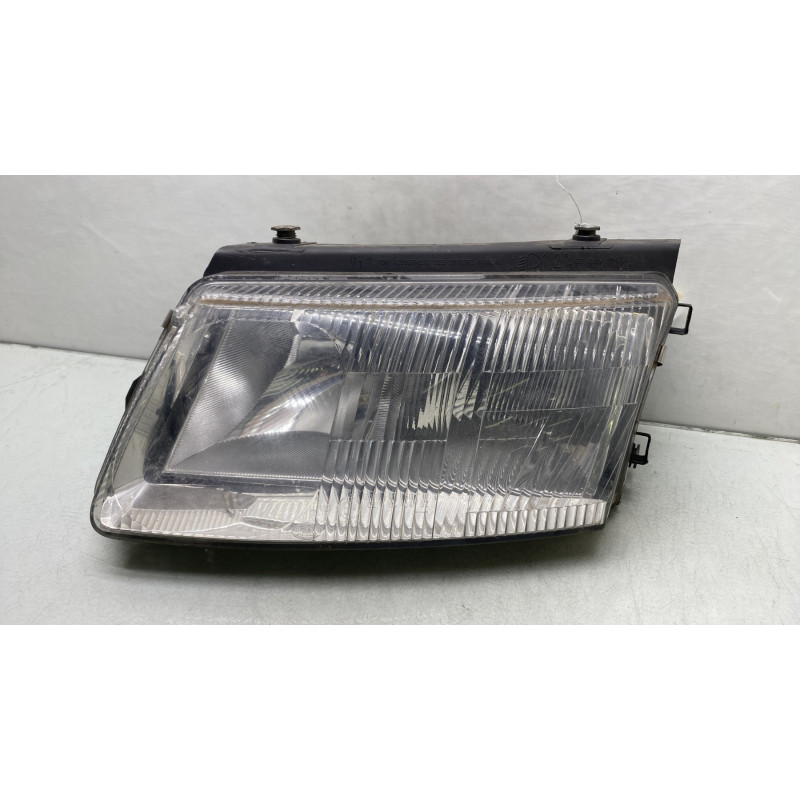 Optique avant principal gauche (feux)(phare) VOLKSWAGEN PASSAT 4 Photo n°1