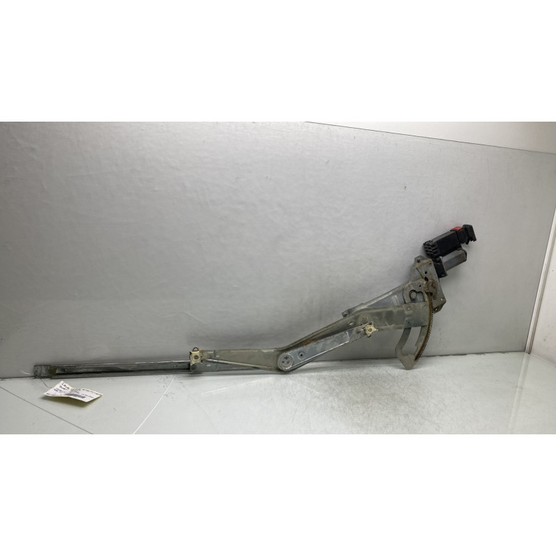 Leve vitre electrique avant droit PEUGEOT 406 Photo n°1