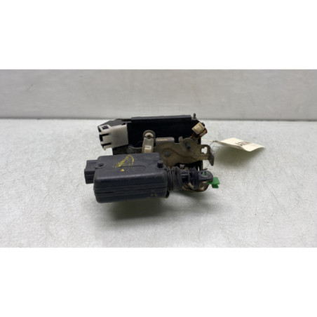 Serrure avant droit RENAULT R19