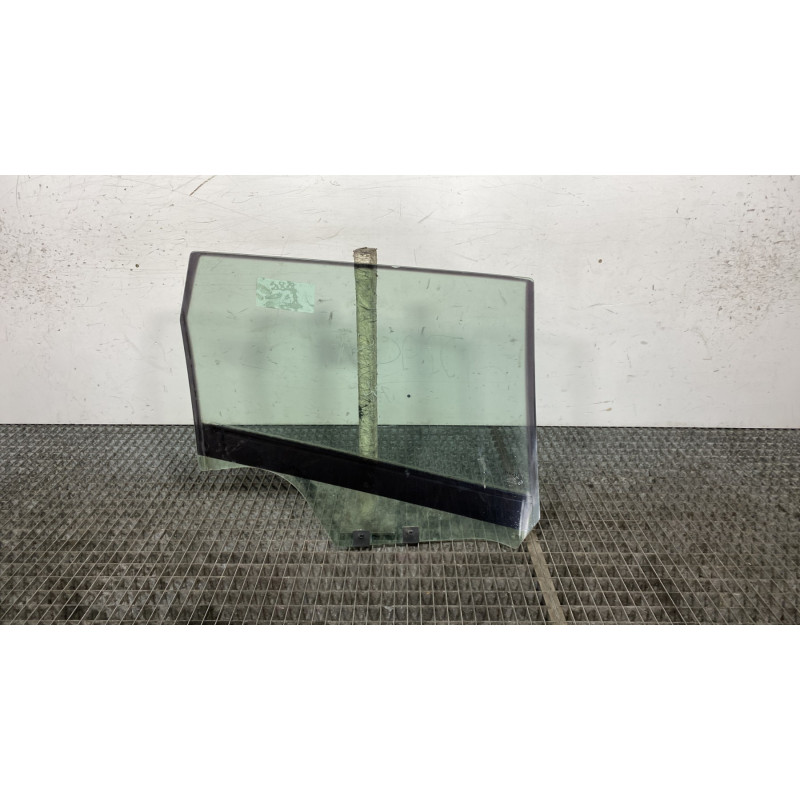 Vitre arriere gauche RENAULT CLIO 4 Photo n°4
