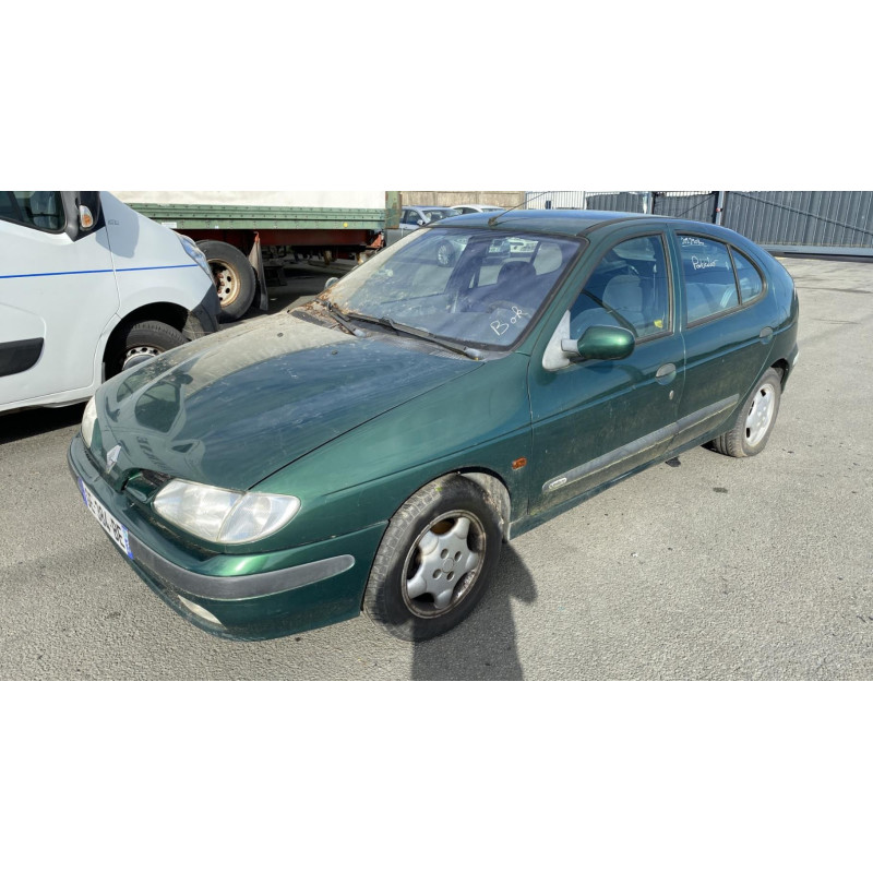 Pare choc arriere RENAULT MEGANE 1 Photo n°11