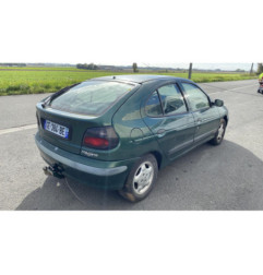 Pare choc arriere RENAULT MEGANE 1
