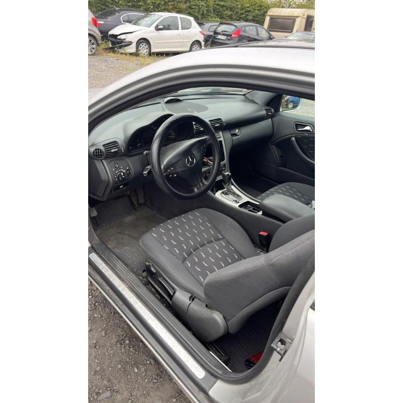 Arret de porte avant droit MERCEDES CLASSE C 203 COUPE SPORT Photo n°10
