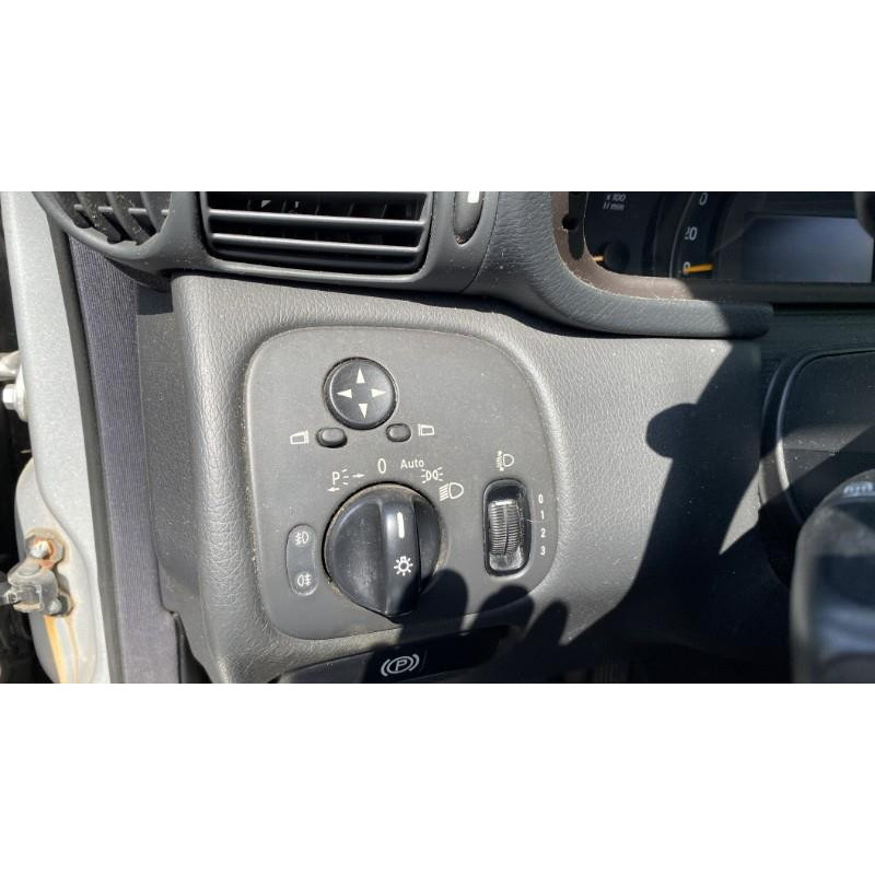 Arret de porte avant droit MERCEDES CLASSE C 203 COUPE SPORT Photo n°18