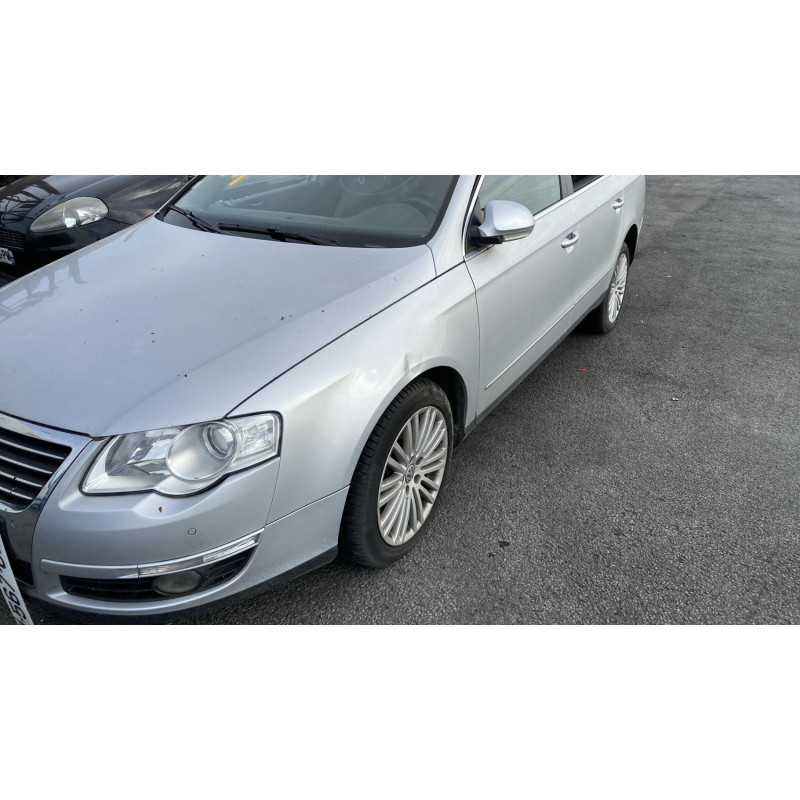 Feu arriere secondaire droit (feux) VOLKSWAGEN PASSAT 5 Photo n°6