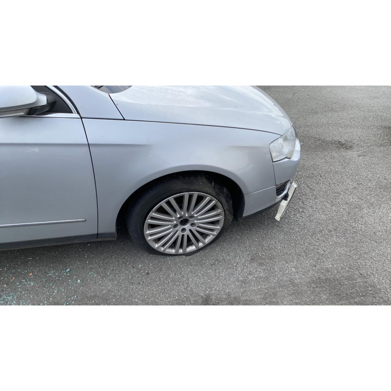 Feu arriere secondaire droit (feux) VOLKSWAGEN PASSAT 5 Photo n°13