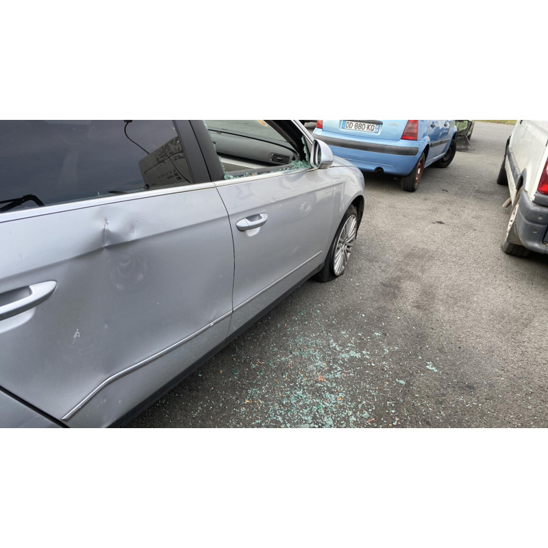Feu arriere secondaire droit (feux) VOLKSWAGEN PASSAT 5 Photo n°20