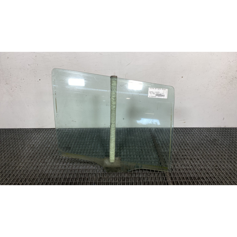 Vitre arriere droit PEUGEOT 406 Photo n°1