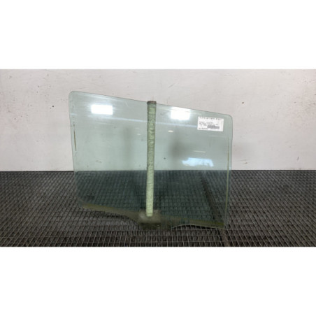 Vitre arriere droit PEUGEOT 406 Photo n°1