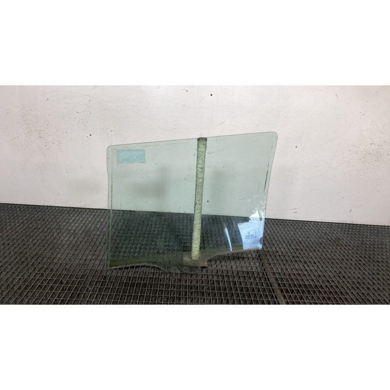 Vitre arriere droit PEUGEOT 406 Photo n°6