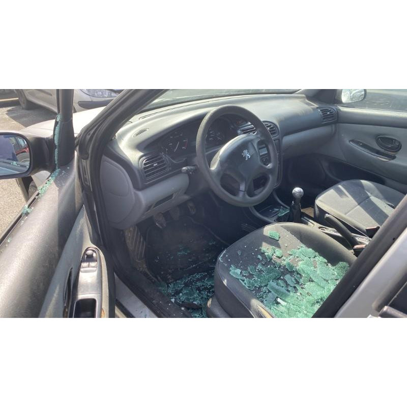 Vitre arriere droit PEUGEOT 406 Photo n°11