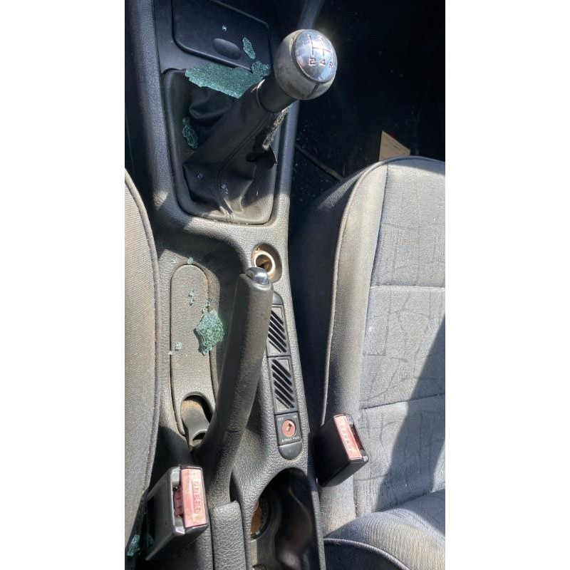 Vitre arriere droit PEUGEOT 406 Photo n°12