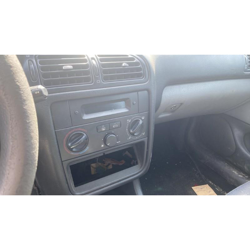 Vitre arriere droit PEUGEOT 406 Photo n°14