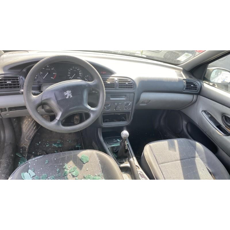 Vitre arriere droit PEUGEOT 406 Photo n°17