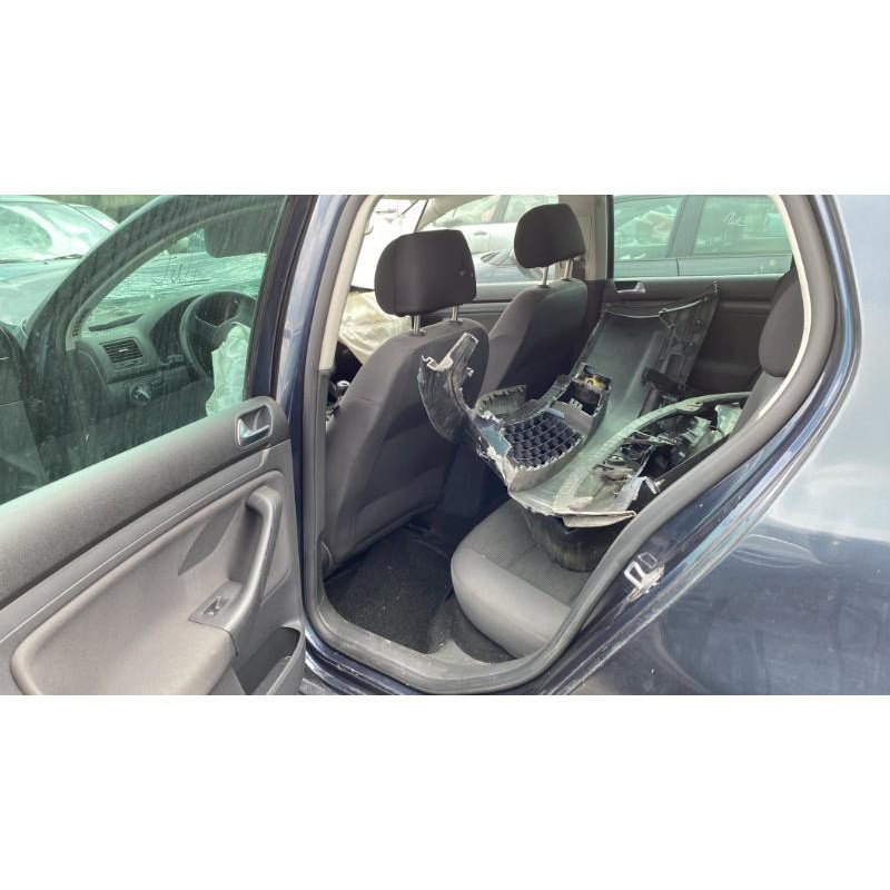Vitre arriere droit VOLKSWAGEN GOLF 5 Photo n°10